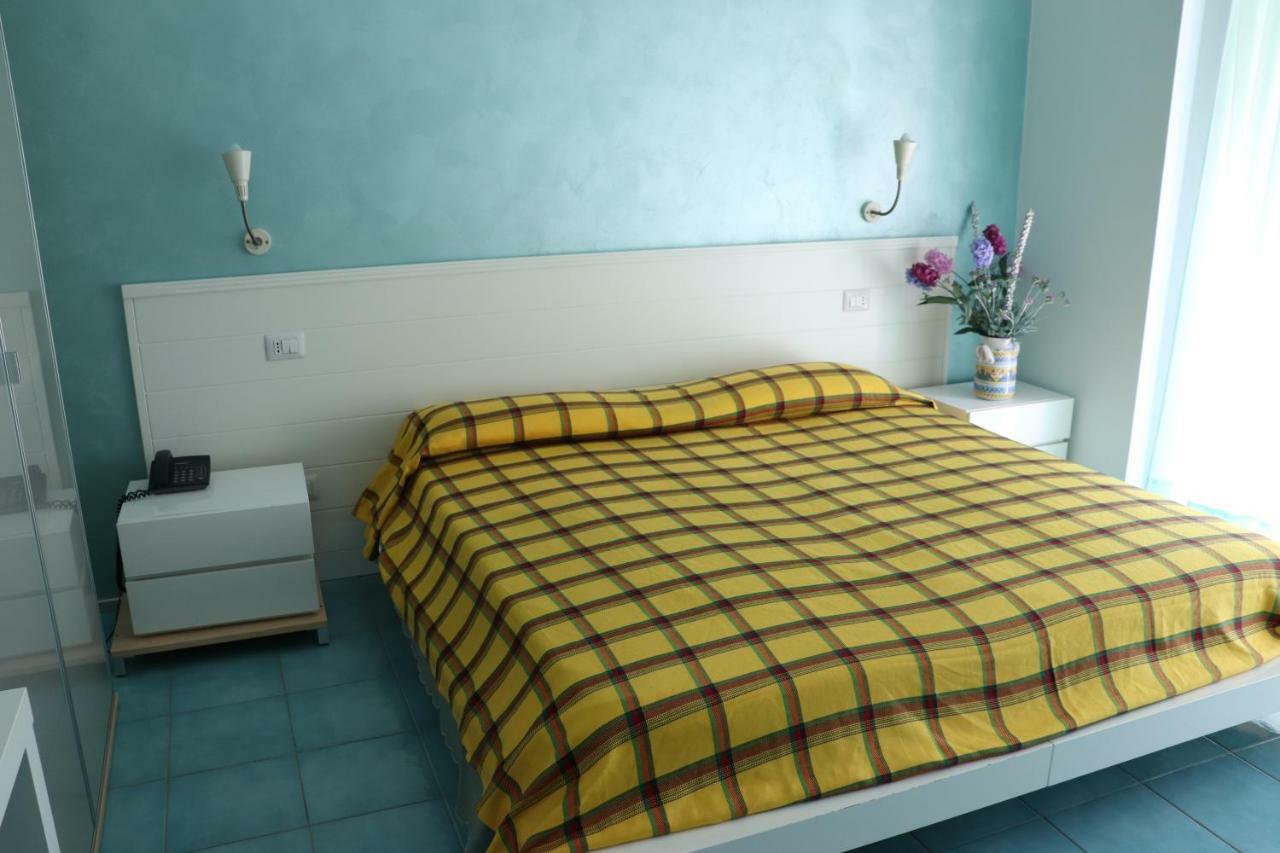 Rock Garden Bed and Breakfast Γκαέτα Εξωτερικό φωτογραφία